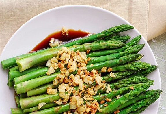 nuoc-tieu-co-mui-hoi-2